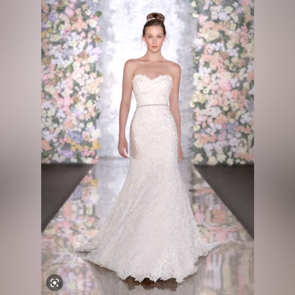 Never Worn/Unaltered Martina Liana Wedding Dress